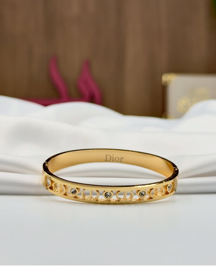 سوارة Dior